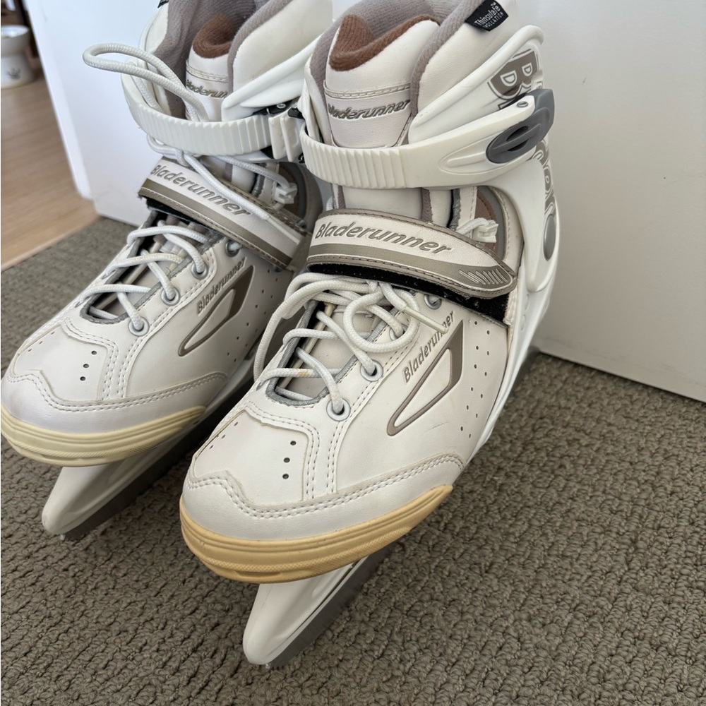 SOLD - ROLLERBLADE COMET XT Bladerunner Women’s Figure Ice Skates, White/Beige. - Picture 7 of 9